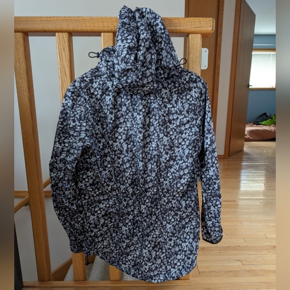 Joe Fresh Lightweight Windbreaker - Picture 2 of 7